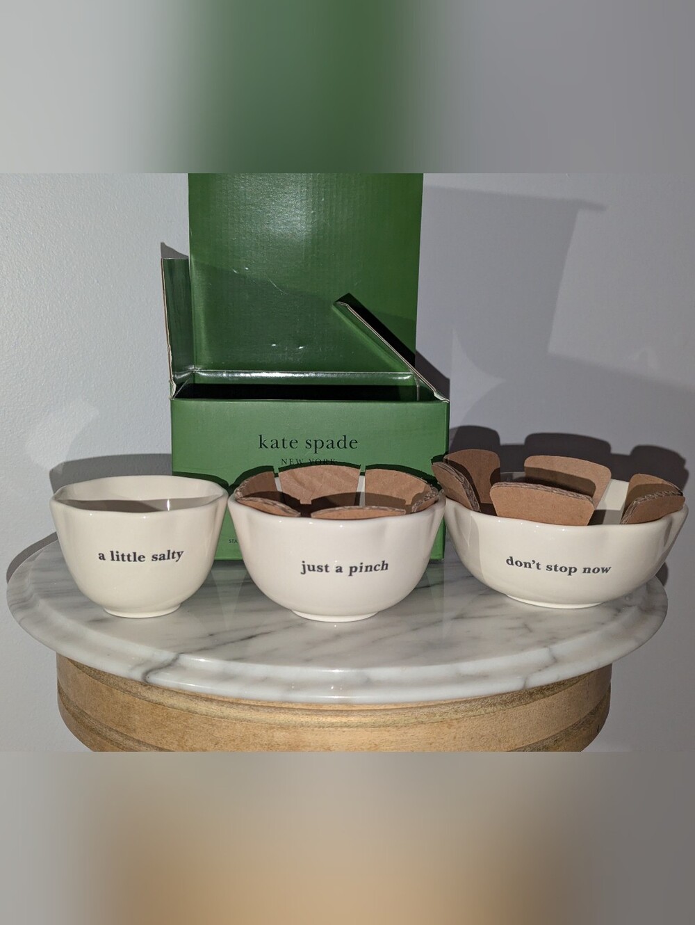 NWT kate spade What a Treat Ceramic Nesting Bowls in Cream - Set of 3 - Picture 2 of 8